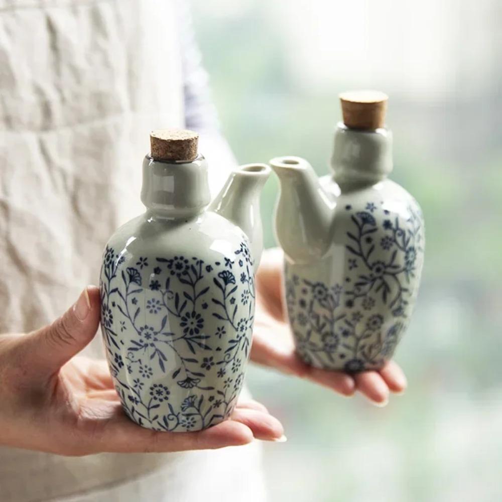 Underglaze Color Retro Oil Pot Creative Ceramic Soy Sauce Pot Seasoning Bottle Vinegar Bottle with Lid Kitchen Cooking Tools