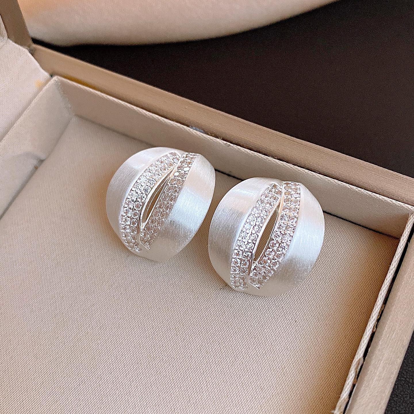 18k real gold electroplating European and American simple zircon brushed C-shaped stud earrings personalized earrings