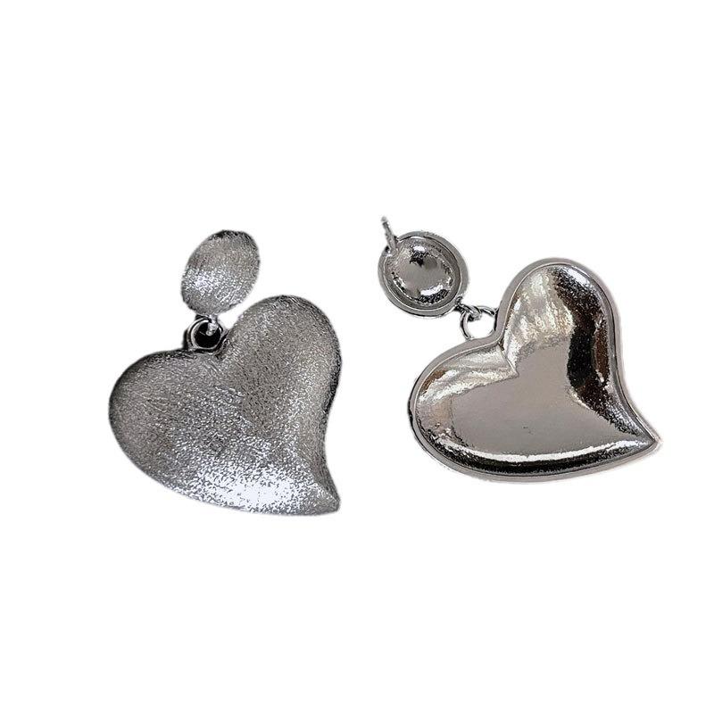 

Блестящие серьги из матового шелка с песочным напылением, серьги в форме персикового сердца, модные и персонализированные новогодние украшения для ушей