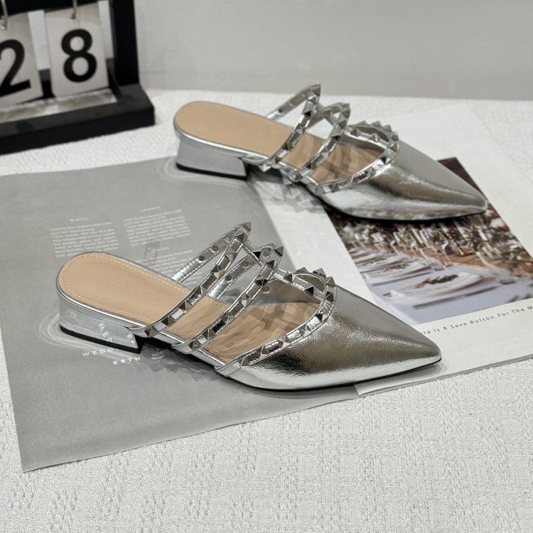 French pointed rivets with skirt cool slippers women's 2025 summer new wear thick heel patent leather bag head half slippers