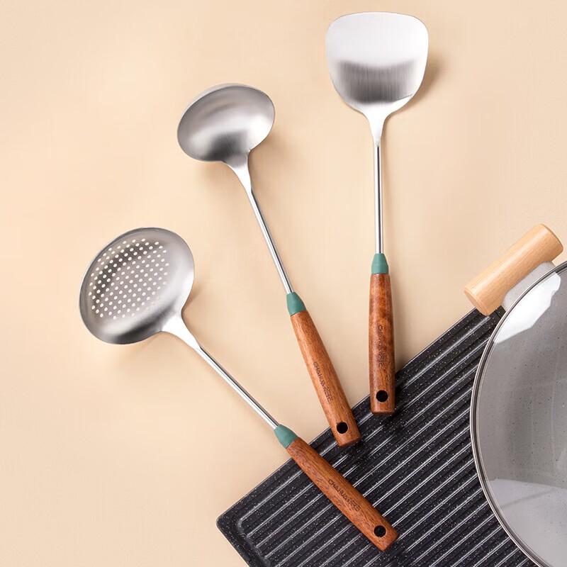 Chahua Stainless Steel Soup Ladle with Oak Handle
