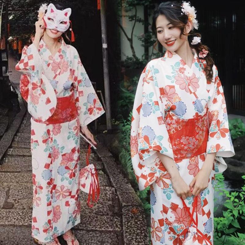 Dámské japonské kimono a yukata šaty pro formální fotografování
