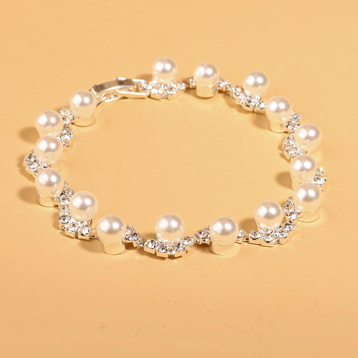 

Стильные и элегантные браслеты со сверкающим жемчугом и стразами, свадебные аксессуары, свадебные аксессуары серебряный