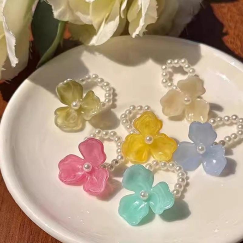 Süße Acrylharzperlen Unregelmäßige Blumenringe für Damen Elegante florale Fingerringe Party Ästhetischer Schmuck Zubehör Geschenke