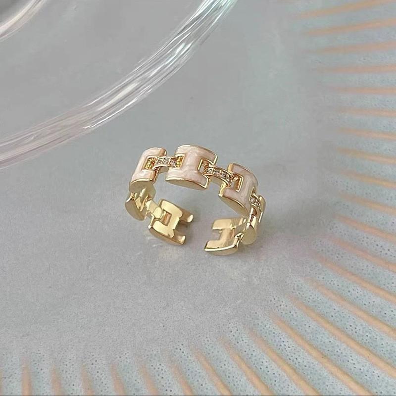 Layer Fashionforward Double Ring With Stunning White Shell Detail And Adjustable Size