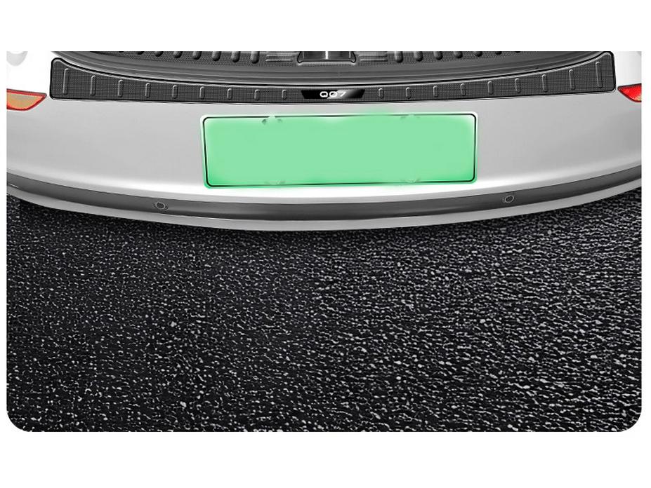 Q07 Qi Yuan Trunk Guard: Stainless Steel & Carbon Fiber Anti-Scratch Interior Trim