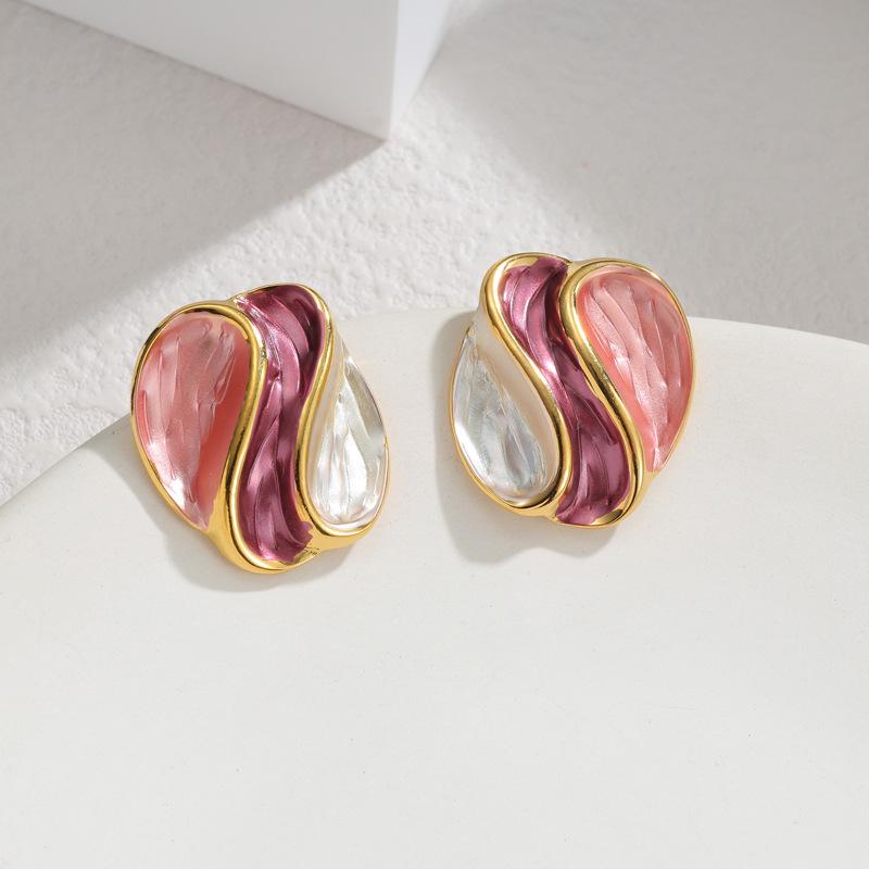 Ins Stainless Steel Irregular Pleated Contrast Color Stud Earrings for Women - Niche Design, Simple Commuting Accessory for Autumn and Winter.