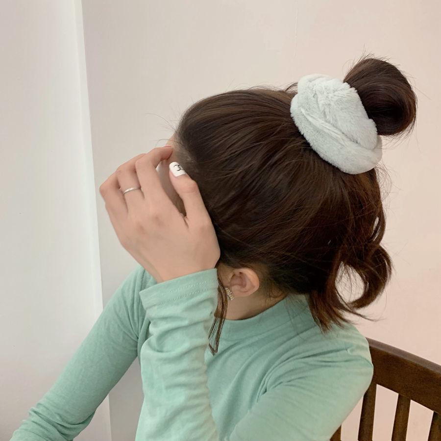 "Autumn/Winter Plush Korean Sweet Hair Ring: Simple Large Intestine Hair Accessory"