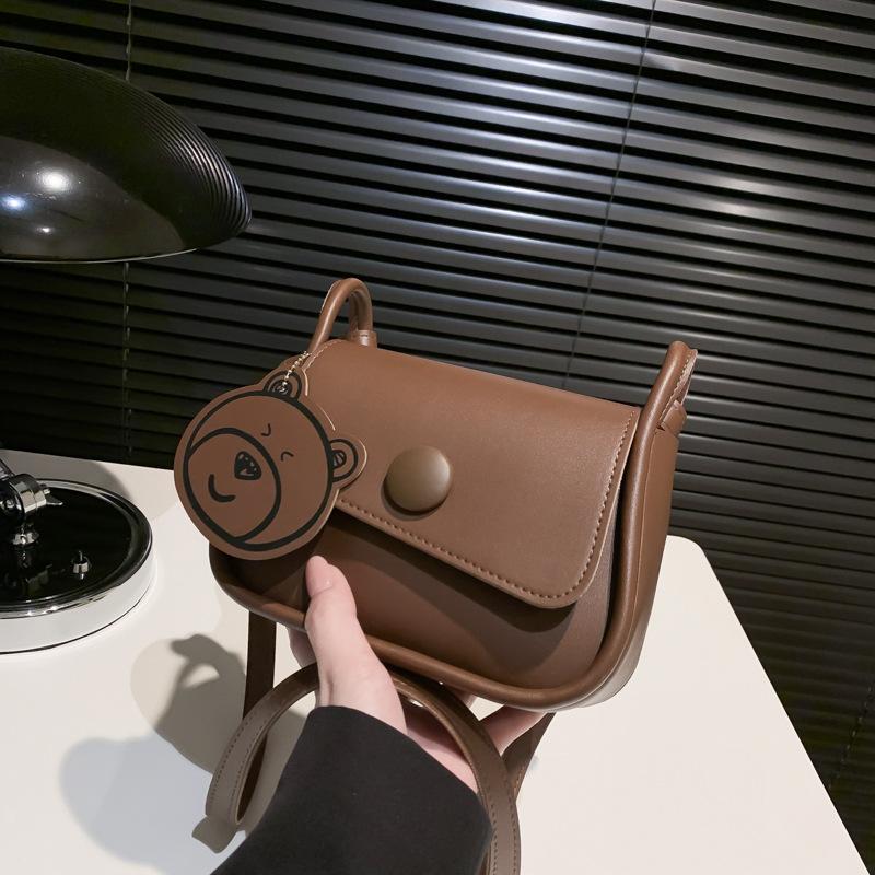 

Popular solid color retro bag 2024 new trend fashion one shoulder simple messenger casual commuter saddle bag коричневий