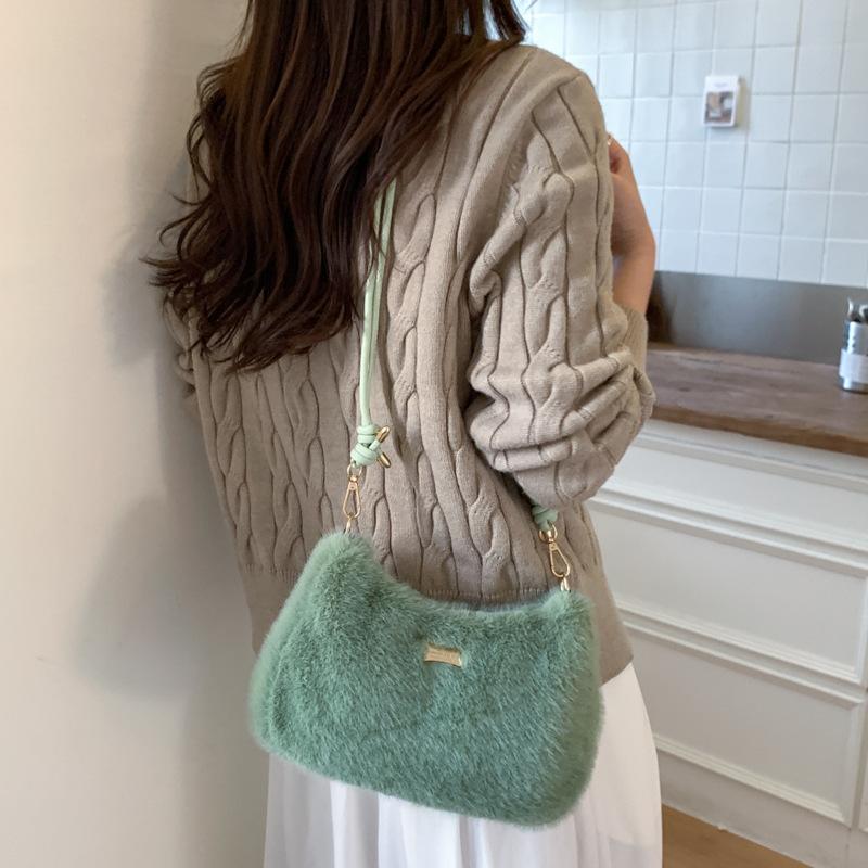 New Autumn and Winter Fashion Plush Bag Korean Version Niche Commuter Shoulder Messenger Bag Versatile Foreign Style Armpit Bag