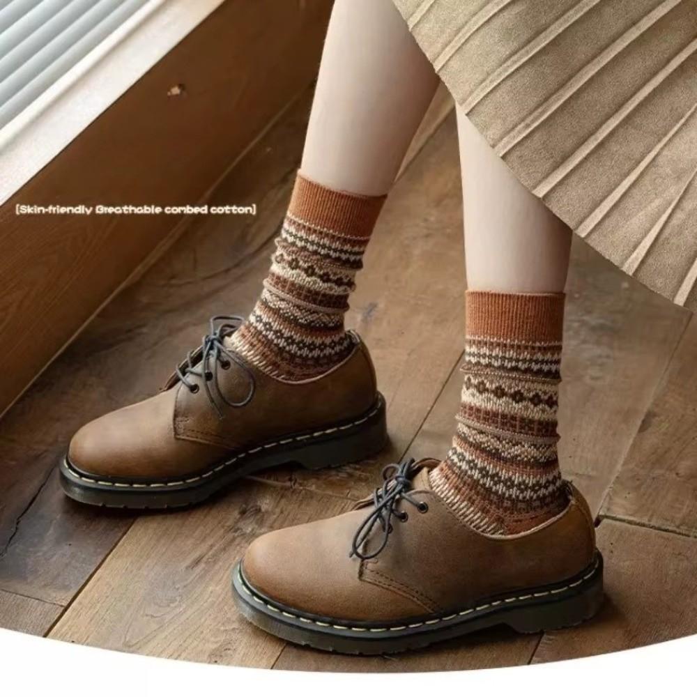 High Quality Retro Fair Isle Christmas Socks Cotton Thickened Middle Tube Socks Colour Blocking Striped Socks for Men And Women