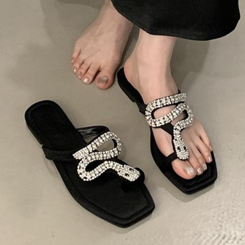 Fashion Crystal Women's Flats Slippers Elegant Clip Toe Shoes Summer Trend 2025 Fad New Flip Flops Walking Cozy Soft Sandalias De Mujer