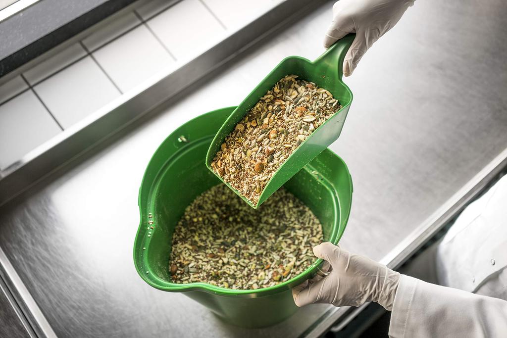 Vikan Hygiene Capacity Kyowa Heat Chemical Outdoor Bucket, 6L, 5688, Green, Clean, Bucket, Lightweight, Graduated, Resistant, Resistant, Durable,