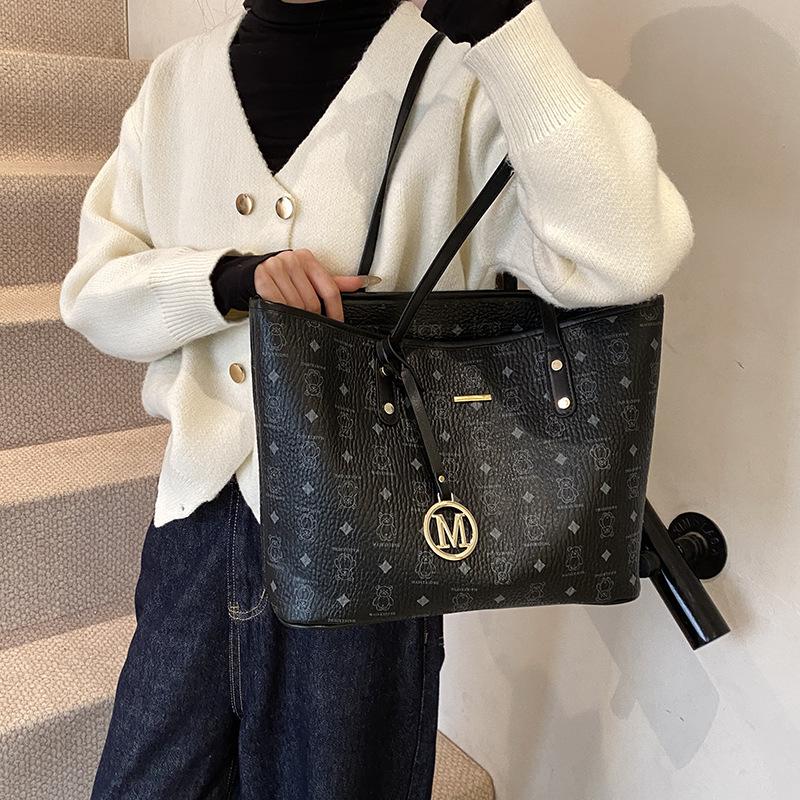 Fashion large-capacity tote bag women's 2025 autumn and winter new versatile casual shoulder bag commuter bag