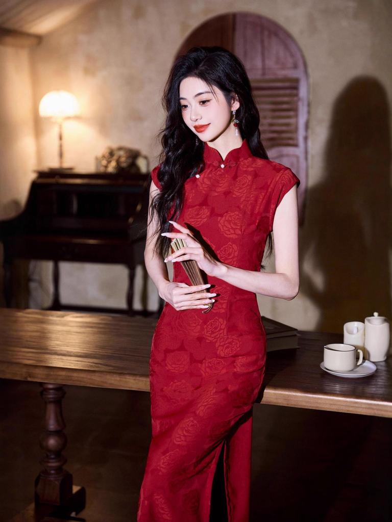 2025 Retro Red Rose Pattern Cheongsam: Dark Copper Silk Jacquard Long Gown