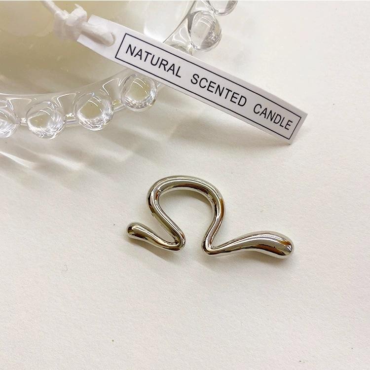 Minimalisme Vloeibaar Metaal S-vormig Geen Piercing Clipoorbellen voor Vrouwen Cool Meisje Oor Cuff Modieus Statement Oorbellen Sieraden Cadeaus