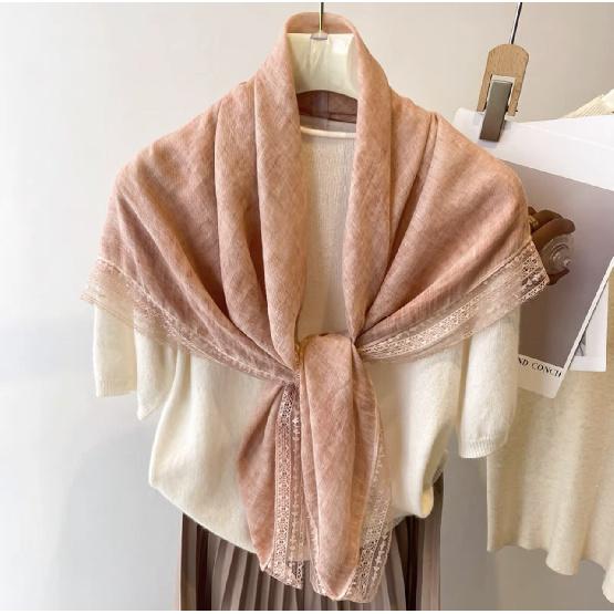 

100*100см Квадратные шарфы однотонные из смесового хлопка с кружевом 100*100cm бледно-розовый