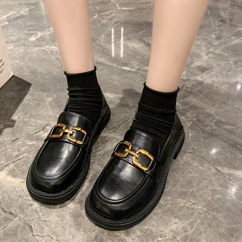 

Мода 2024 года, женская зимняя обувь нового стиля с круглым носком, однотонная, с металлическим декором, с низким верхом 40