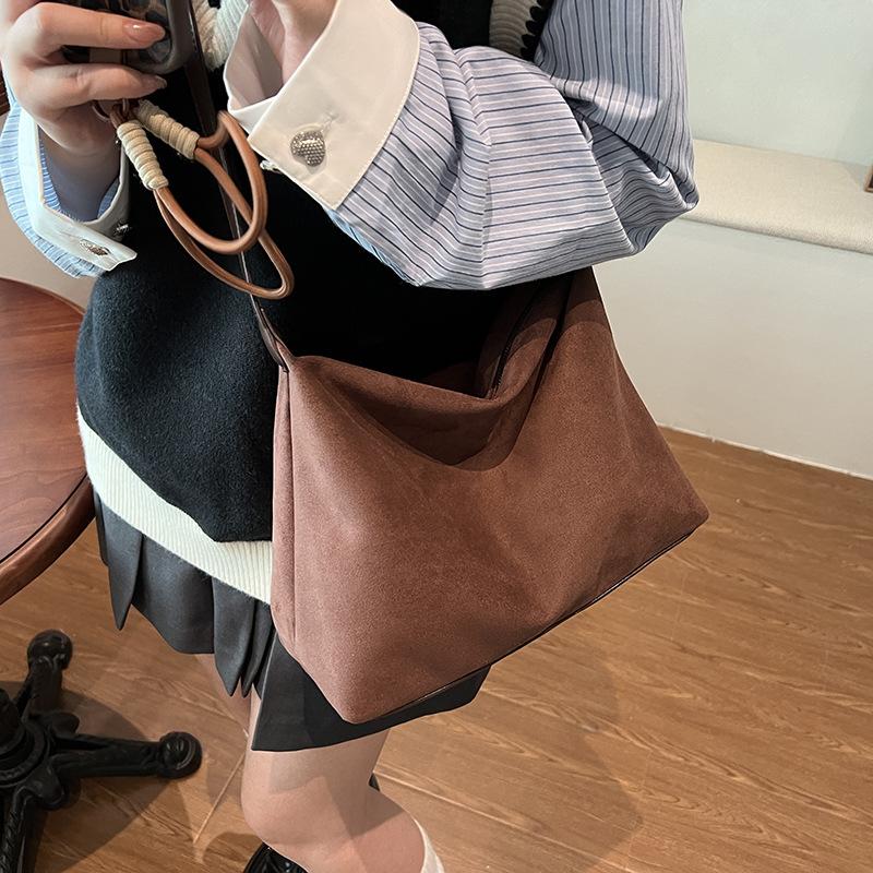 

Pillow bag 2025 new autumn and winter women s high-end suede large-capacity shoulder messenger bag portable tote bag 30*12*20