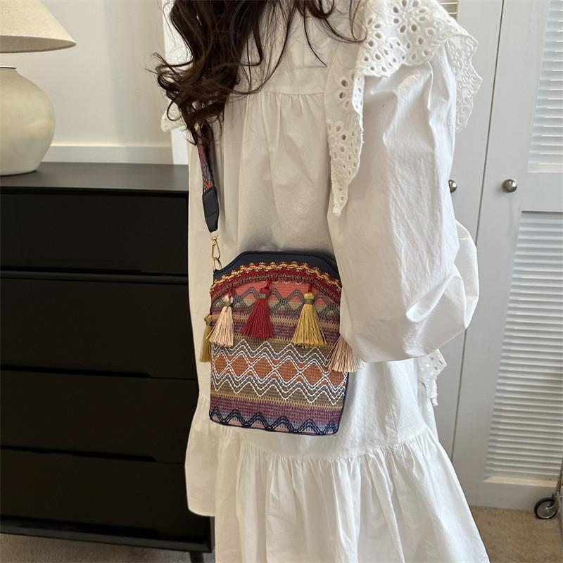 Stylish Minimalist Crossbody Bag For Women Trendy Fall Small Square Design