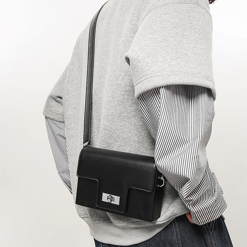 Hong Kong Style Locomotive Pu Casual Versatile Women's Small Square Bag Spring New Foreign Style Commuter Women's Shoulder Messenger Bag