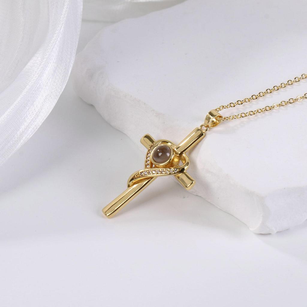 Heart-Shaped Projection Necklace: 'I Love You' In 100 Languages - Perfect Couple's Gift