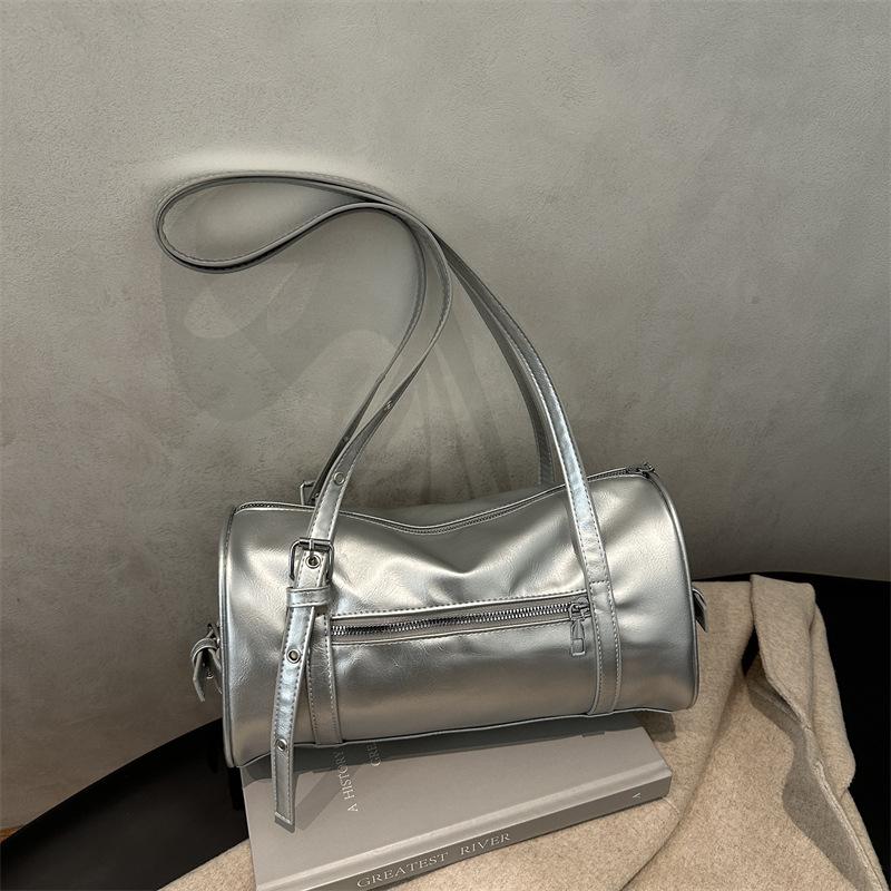 A Large-capacity Boston Large Bag with A High-end Feel and A Niche Commuter Underarm Pillow Bag