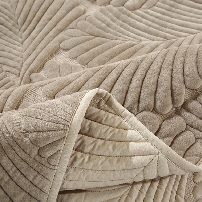 Velvet Embroidered Bedspread Set 3-Piece Plush Coverlet with 2 Pillowcases King Queen Size Soft Quilted Blanket Home Decor Quilt