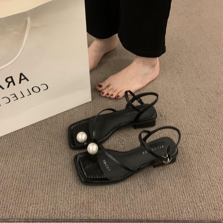 French Premium Pearl Set Toe Silver Sandals Women's Summer 2025 New One-word Buckle Strap Beautiful Fairy Shoes