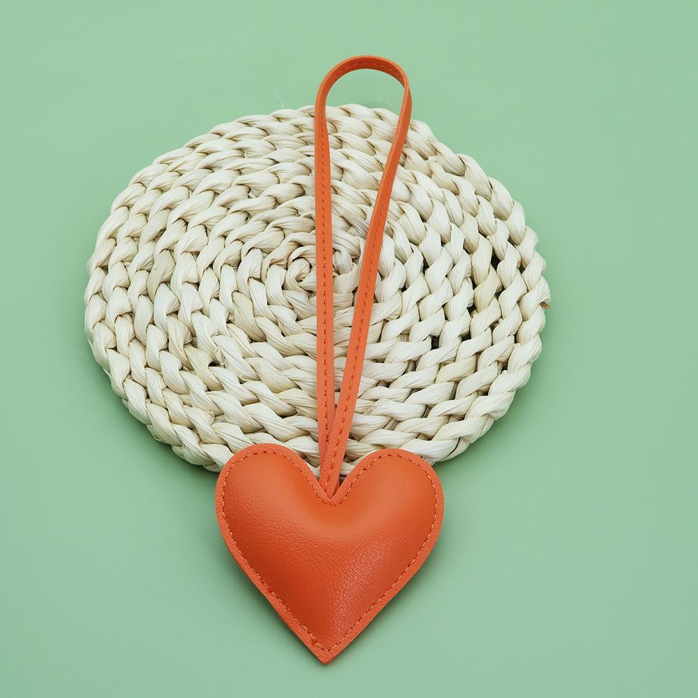 Custom Leather 3D Peach Heart Keychain Bag Pendant Love Hand Rope Personalized Couple Backpack Pendant Gift