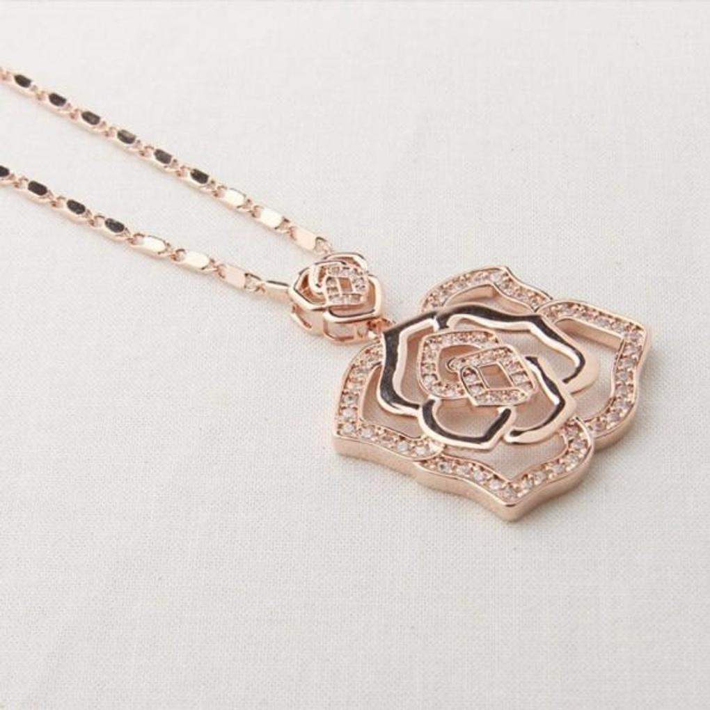 Atria [Dongsuwon NC] Lovely Pink Rose Necklace with a Luxurious and Brilliant Feel JTONEFR002