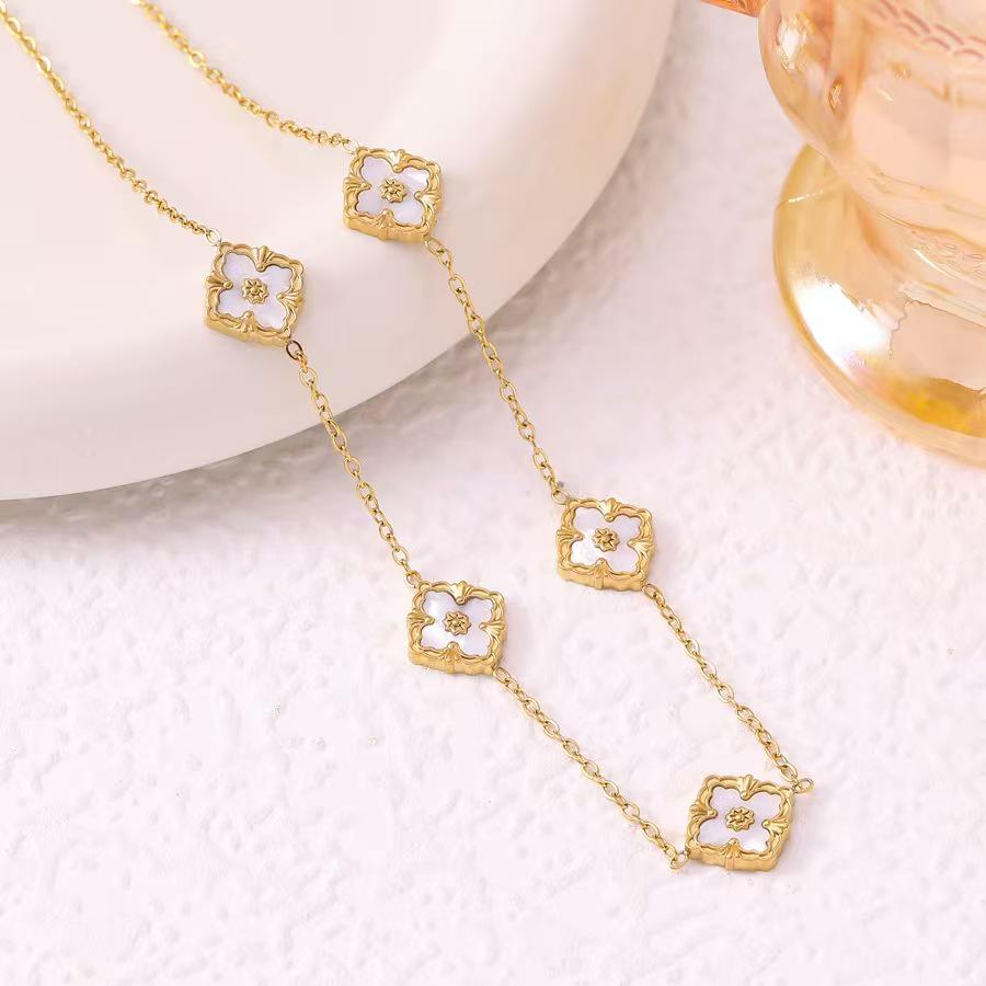 European Three-Piece Jewelry Set: Retro Black Gold Four-Leaf Clover Necklace, Earrings, and Bracelet
