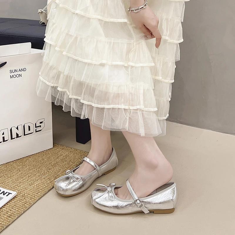 

Women s low-heeled sandals in a new Lolita style for outdoor casual wear, summer fashionable fairy shoes, with bows on the shoes 35 срібний