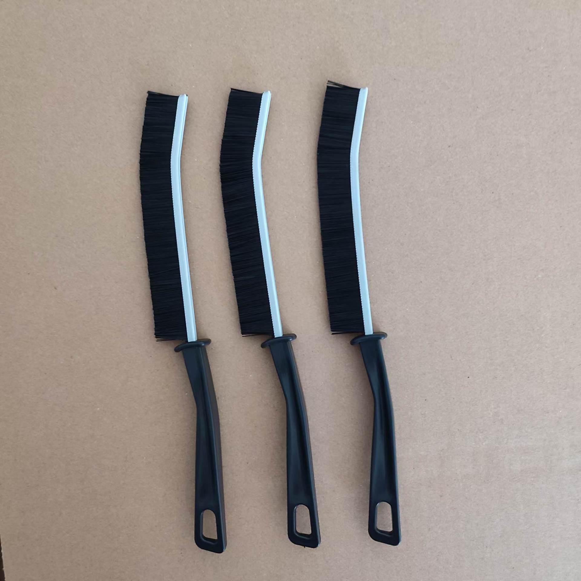 

Многофункциональная щетка для чистки щелей для плитки, окон и ванных комнат 1500/box