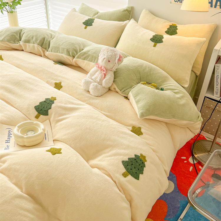 Set mic din patru piese din catifea cu lapte proaspăt îngroșat de iarnă, din catifea coral, brodat cald, din catifea pe două fețe, set din trei piese