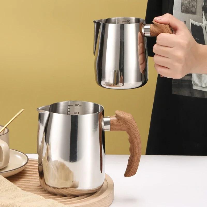 600/1000ML Milk Frothing Pitcher with Precise Scale Wooden Handle Dripless Spout Stainless Steel Latte Coffee Cup Coffeeware