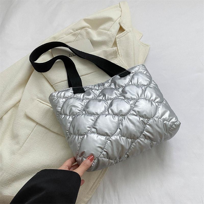 Chic And Spacious Simple Diamond Pattern Shoulder Bag For Everyday Use In 2023