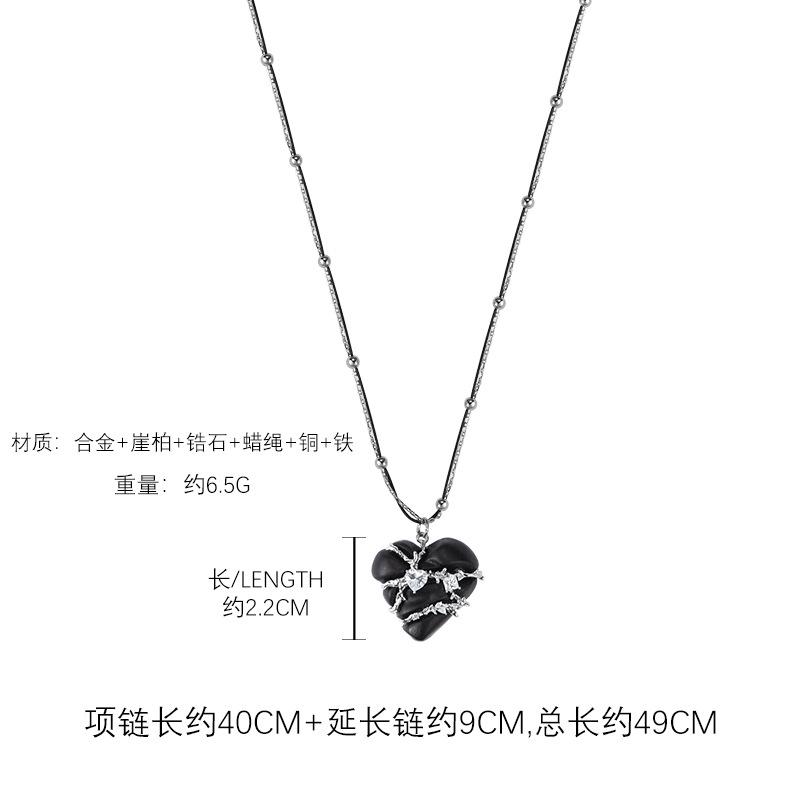 

Retro Wooden Thorns Love Pendant Necklace Maillard Style Collarbone Chain Personalized Original Sweater Chain