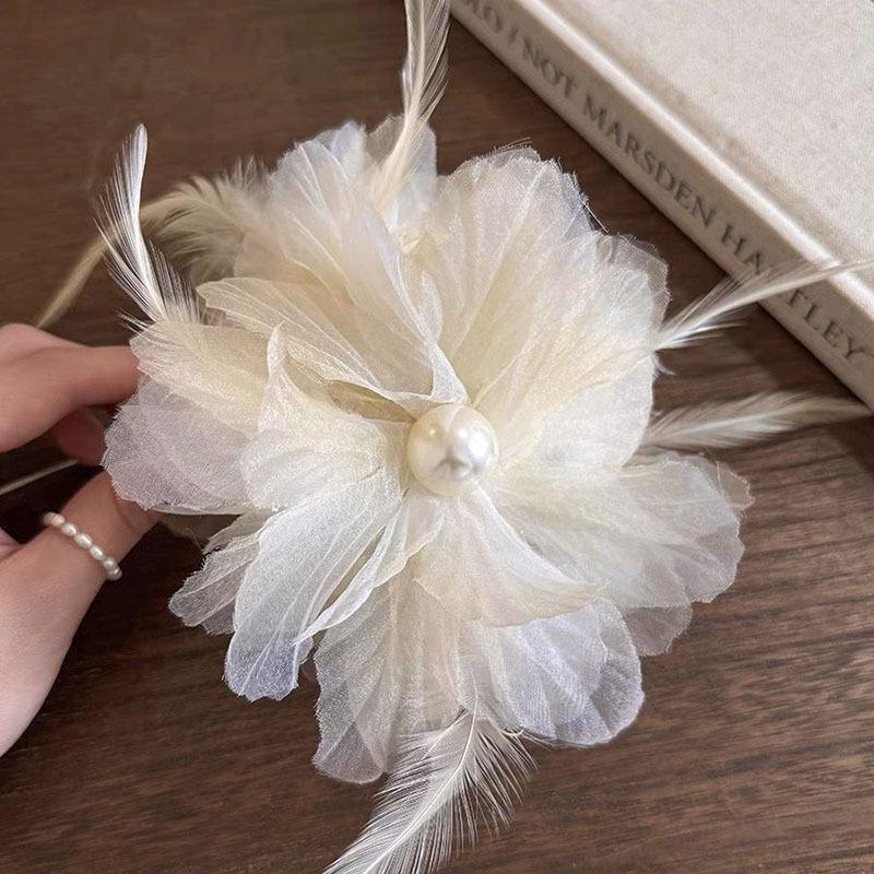 Ostrich Feather Claw Clip: Elegant Updo Accessory for Volume & Style