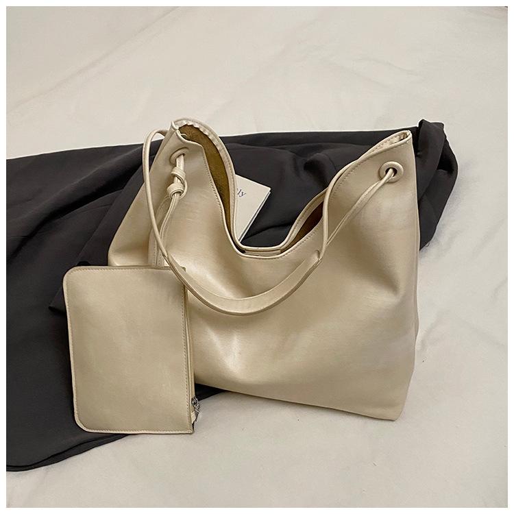 

Корейская версия супер популярной сумки интернет-знаменитости женская 2025 новая женская сумка через плечо модная простая зарубежная сумка-тоут с высоким чувством стиля