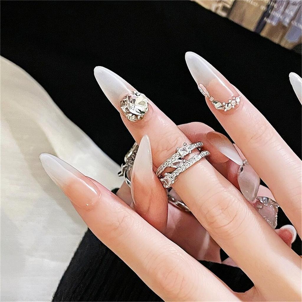 Bague Zir*****Pen Exquise Super Flash Rangée Diamants Lumière de Bague de Luxe Niche Haut Sens Mode Navette Bague Index Personnalisée