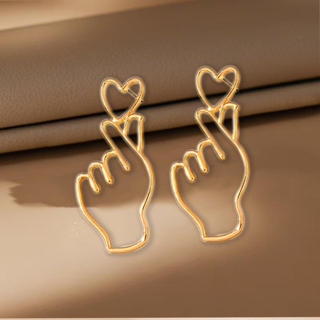 Niche Personality Design Sense Temperament Simple Heart Earrings Women's Fashion Retro Small Hand Love Stud Earrings