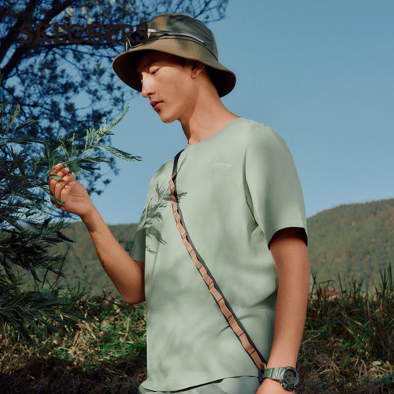 Skechers Men s Short Sleeve T-Shirt XL 2940₽