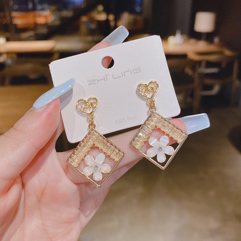 S925 Silver Needle Cat s Eye Petal Tassel Earrings, Korean Style, for Women 1B602 Gold