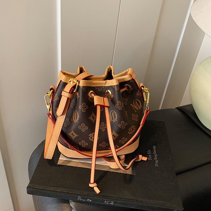 Contrasting color splicing small bag women's summer new fashionable large-capacity bucket bag women's high-end oblique span bag