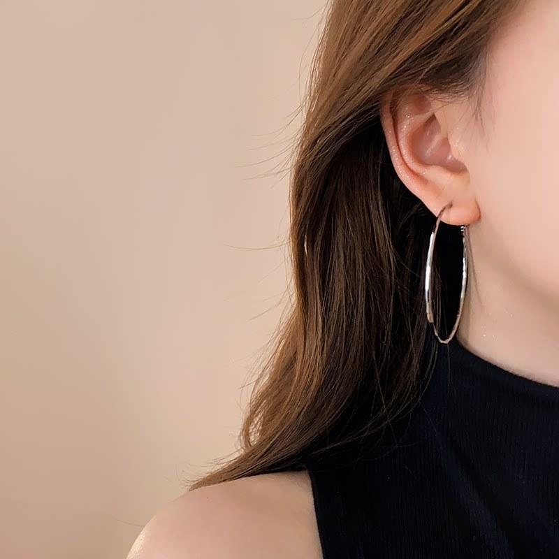 Korean version of high-end sensory ring earrings women's European and American fashion simple earrings temperament light luxury niche earrings