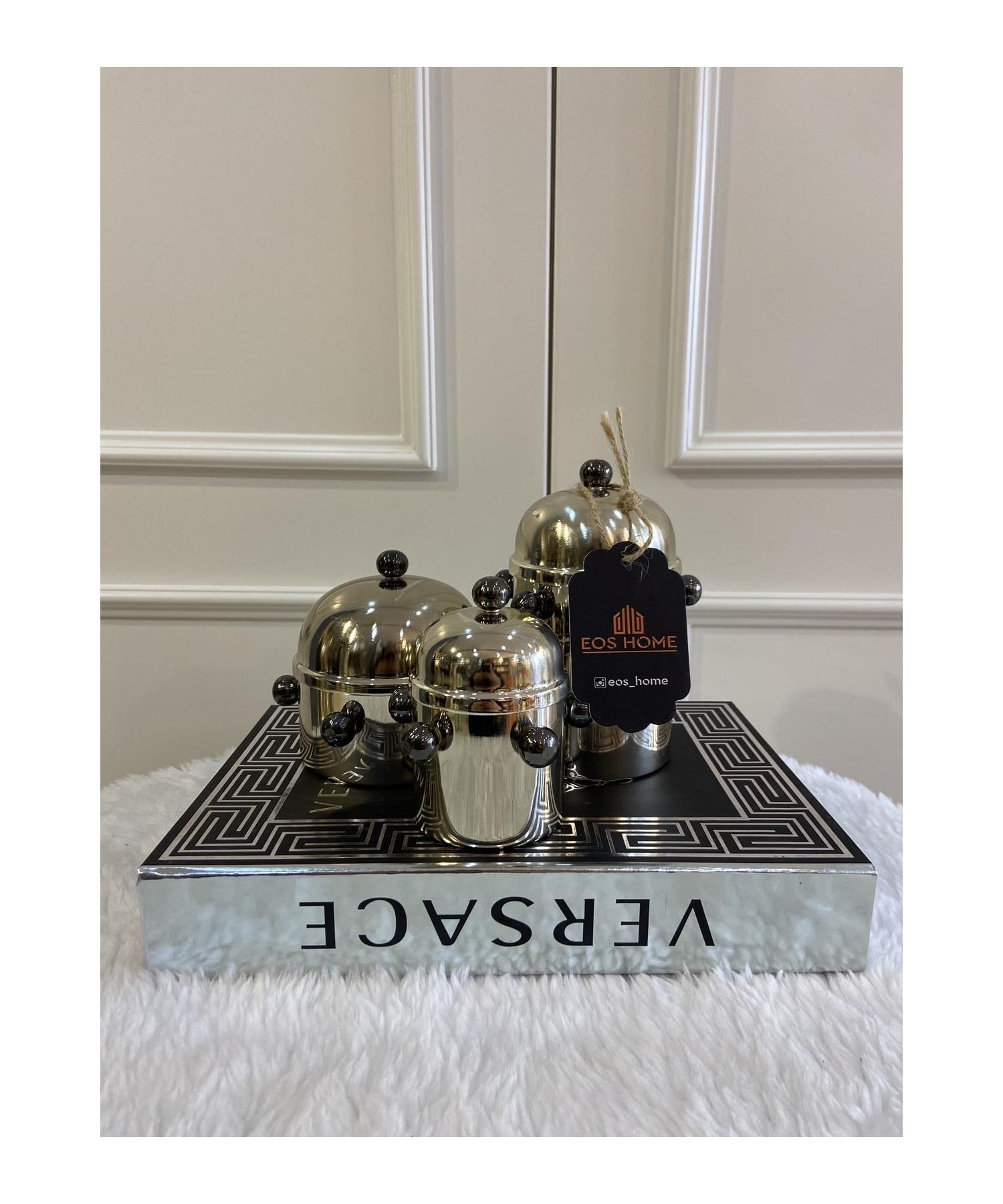 

Серебряная тройная металлическая коробка