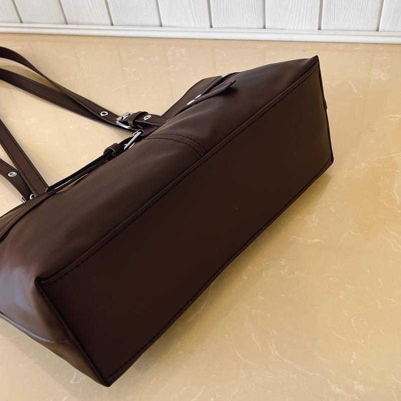 Retro Style Large Capacity Bag For Women With Pu Material And Magnetic Closure
