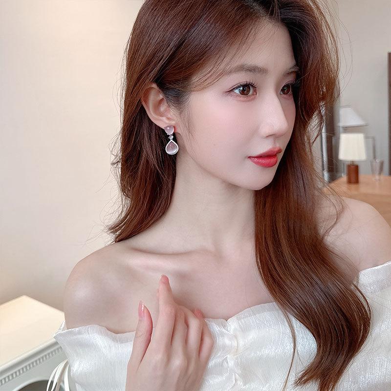 Women's Light Luxury Design Elegant Long Pendant Water Droplet Earrings Fashionable And Versatile Niche Design Earrings