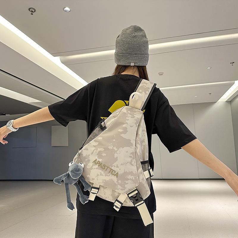 trendy tooling postman letter breast bag men's and women's cycling daily commuting large-capacity messenger bag